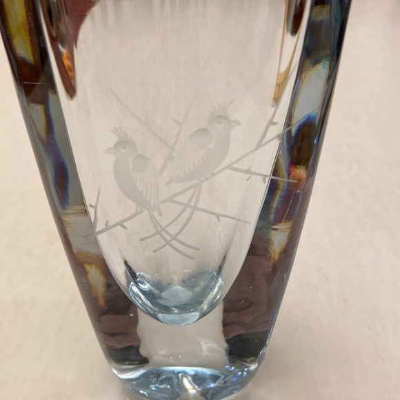Strombergshyttan Ice Blue Tint Glass Vase with Bird Design. Signed and numbered. - Picture 2 of 7